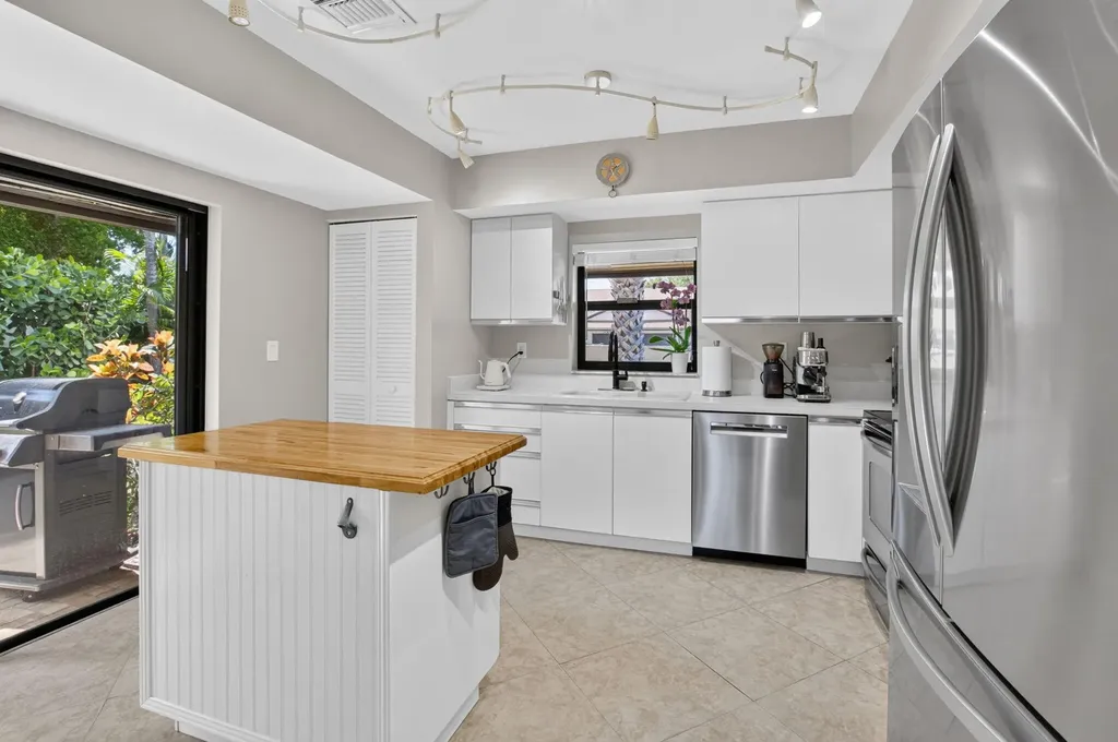 2833 SW 6th Street Delray Beach FL 33445