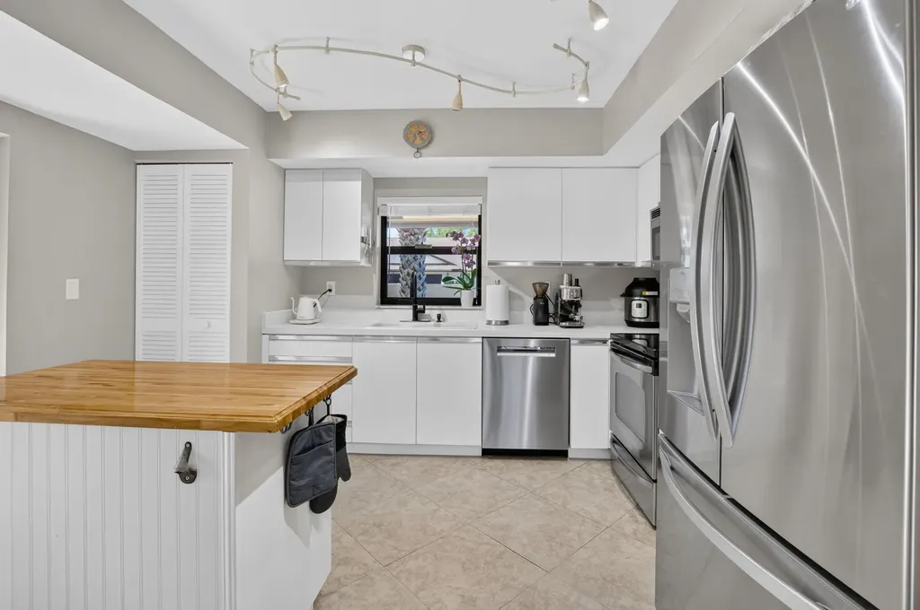 2833 SW 6th Street Delray Beach FL 33445