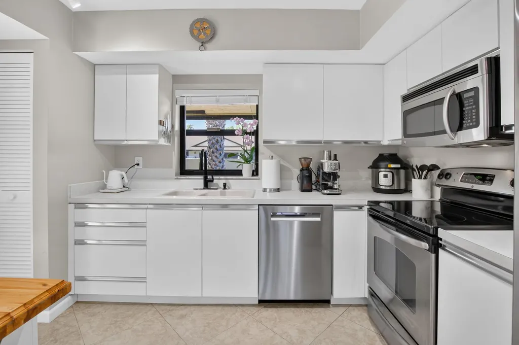 2833 SW 6th Street Delray Beach FL 33445