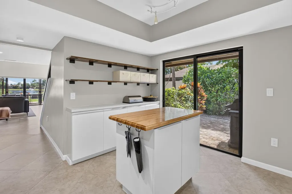 2833 SW 6th Street Delray Beach FL 33445