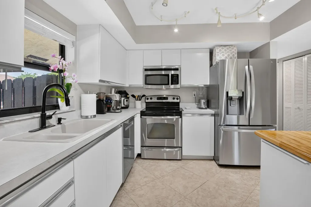 2833 SW 6th Street Delray Beach FL 33445