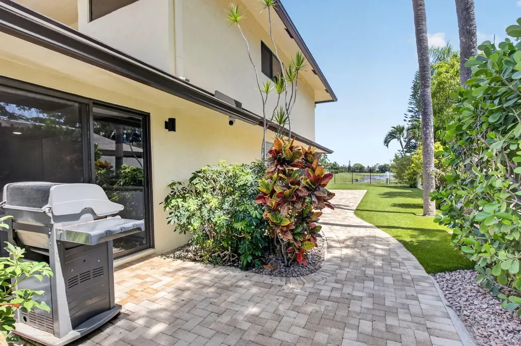 2833 SW 6th Street Delray Beach FL 33445