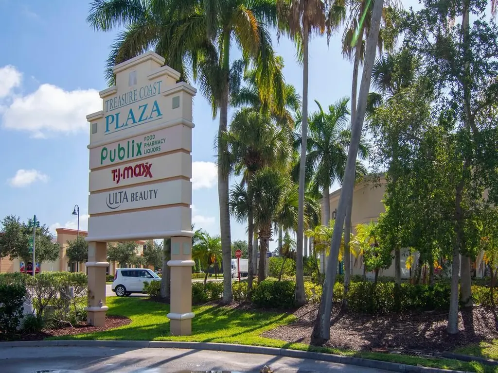 2333 Indian River Boulevard Vero Beach FL 32960