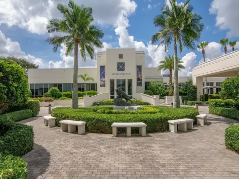 2333 Indian River Boulevard Vero Beach FL 32960