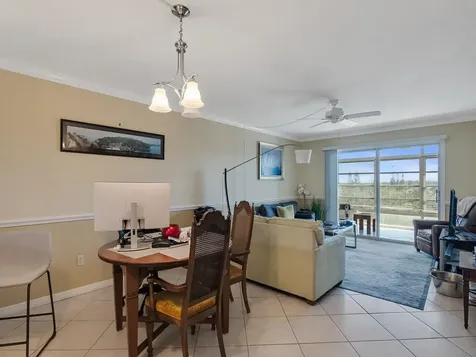 2333 Indian River Boulevard Vero Beach FL 32960