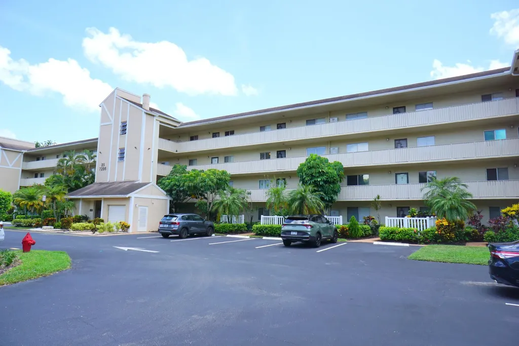 7286 Huntington Lane Delray Beach FL 33446