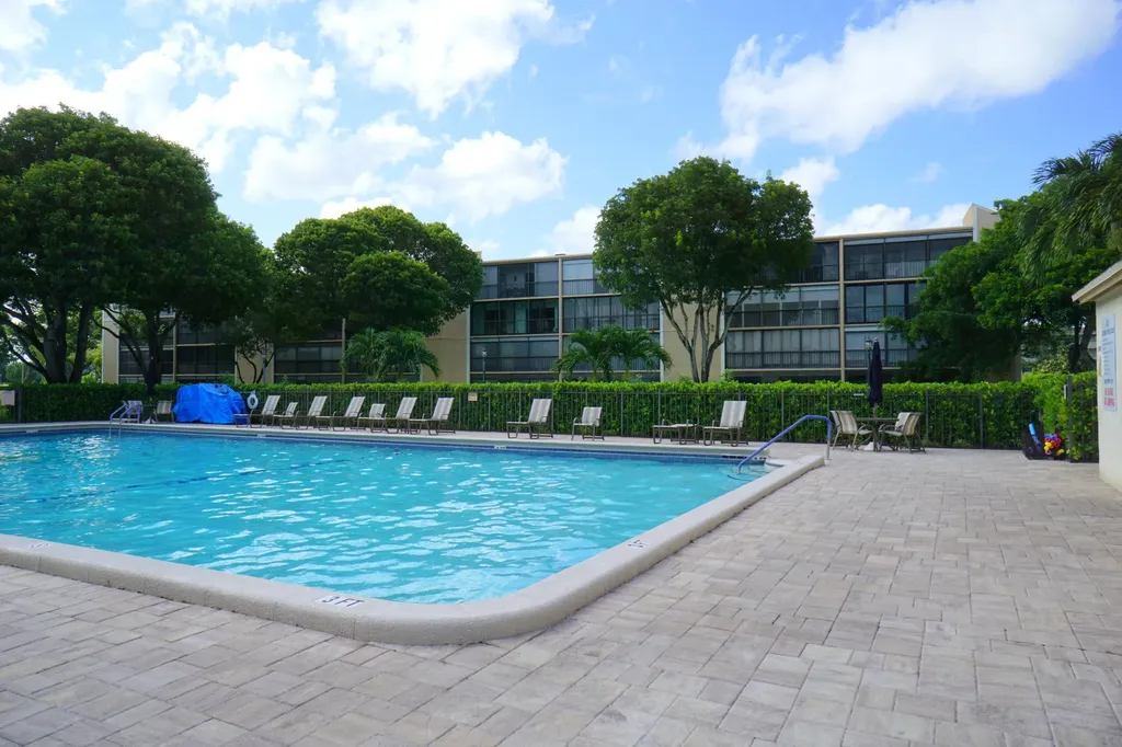 7286 Huntington Lane Delray Beach FL 33446