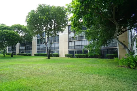 7286 Huntington Lane Delray Beach FL 33446