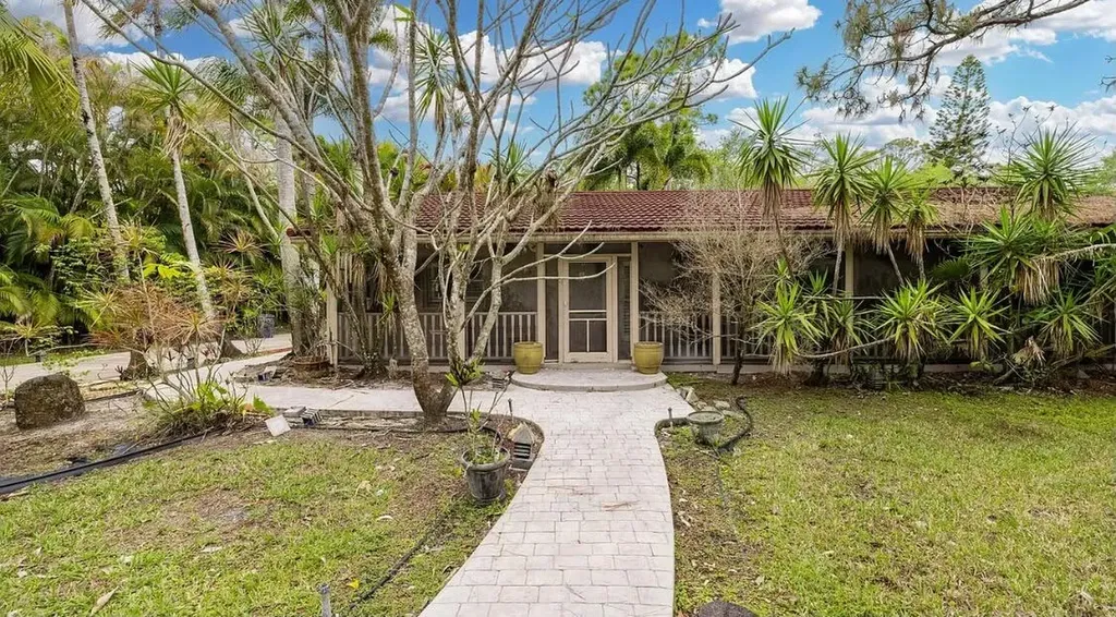 13265 41st Lane N The Acreage FL 33411