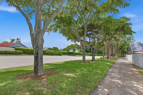 6933 Desert Inn Terrace Lake Worth FL 33463