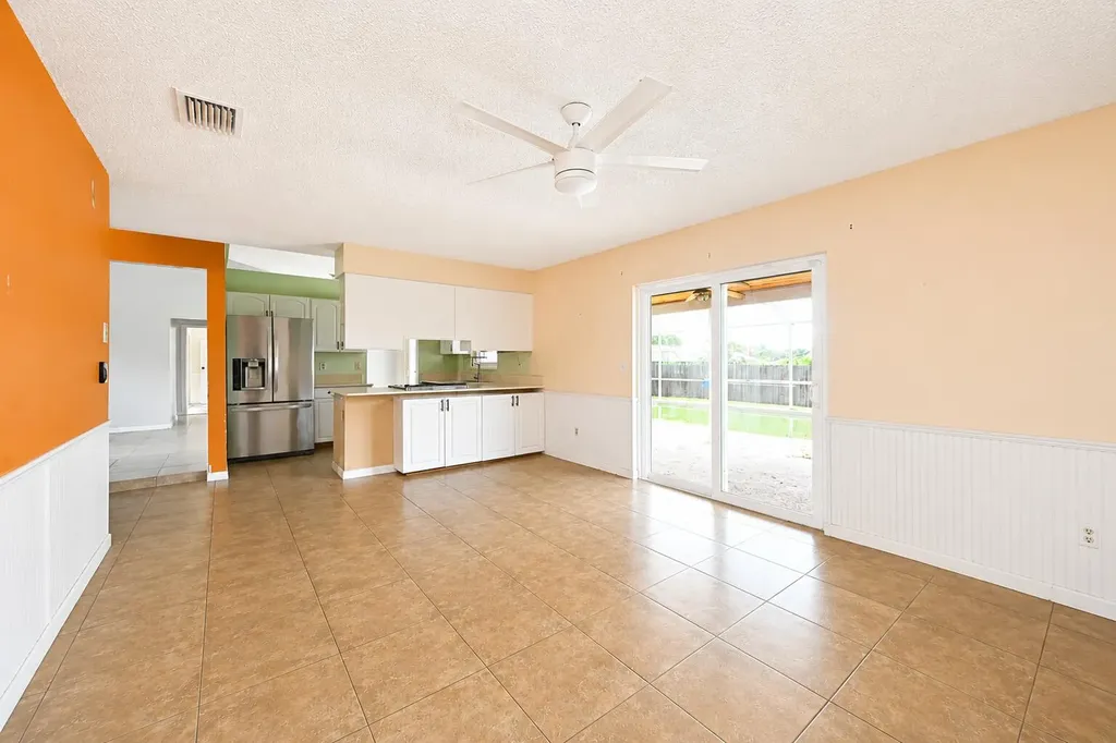 392 SE Crosspoint Drive Port St Lucie FL 34983