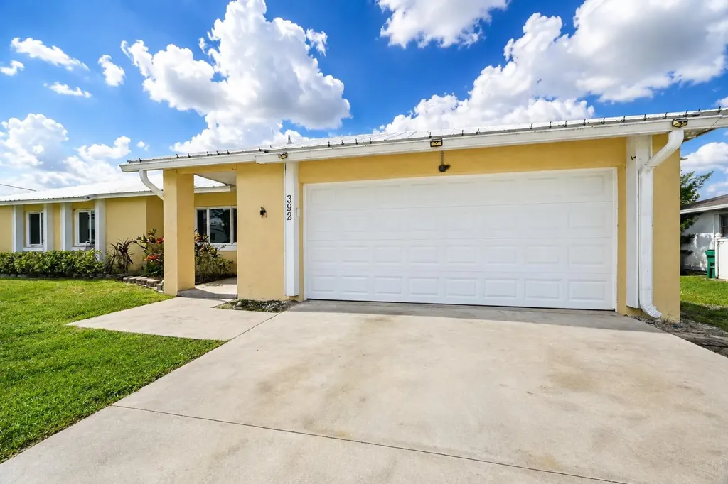 392 SE Crosspoint Drive Port St Lucie FL 34983