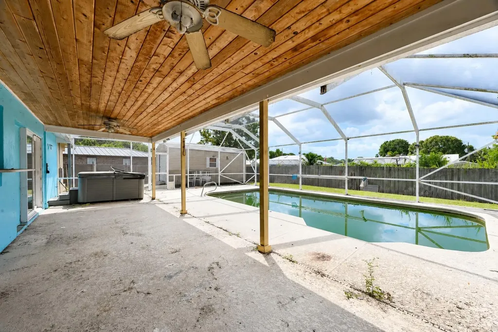 392 SE Crosspoint Drive Port St Lucie FL 34983