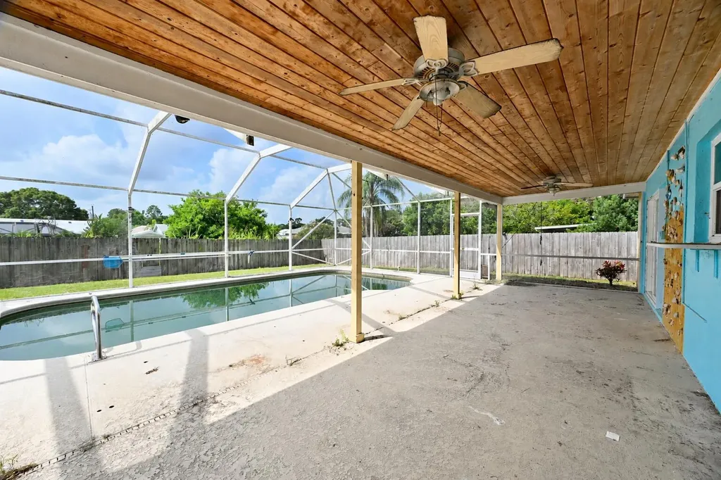 392 SE Crosspoint Drive Port St Lucie FL 34983