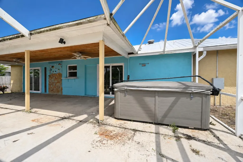 392 SE Crosspoint Drive Port St Lucie FL 34983