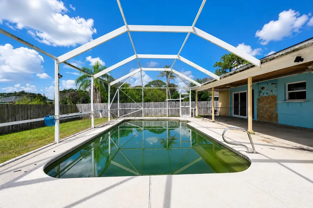 392 SE Crosspoint Drive Port St Lucie FL 34983