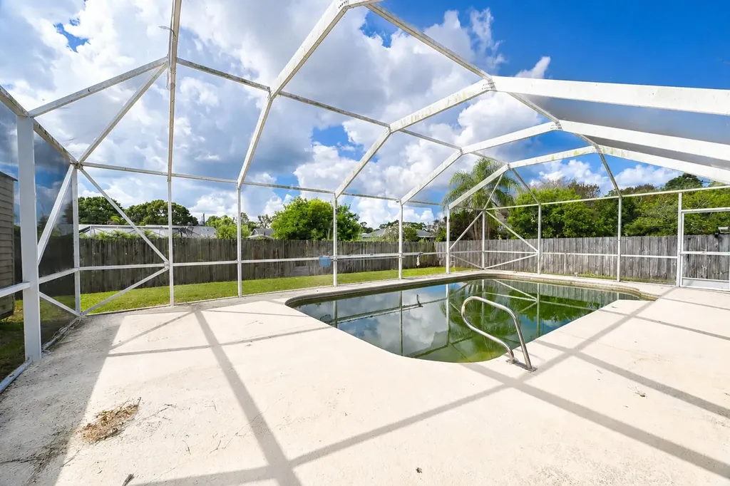 392 SE Crosspoint Drive Port St Lucie FL 34983