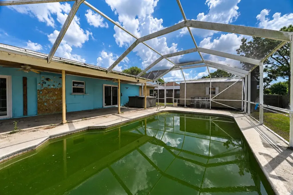 392 SE Crosspoint Drive Port St Lucie FL 34983