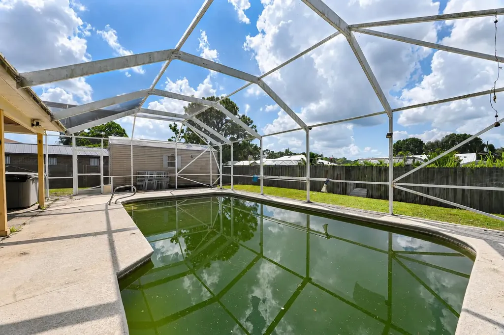 392 SE Crosspoint Drive Port St Lucie FL 34983
