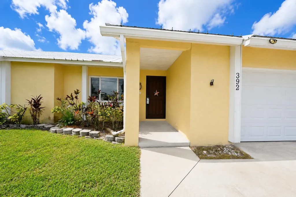 392 SE Crosspoint Drive Port St Lucie FL 34983
