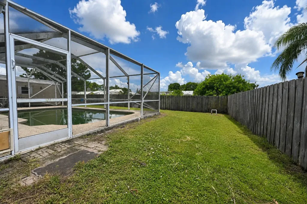 392 SE Crosspoint Drive Port St Lucie FL 34983
