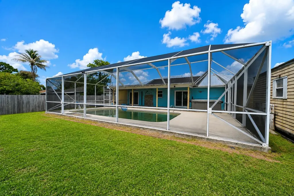 392 SE Crosspoint Drive Port St Lucie FL 34983