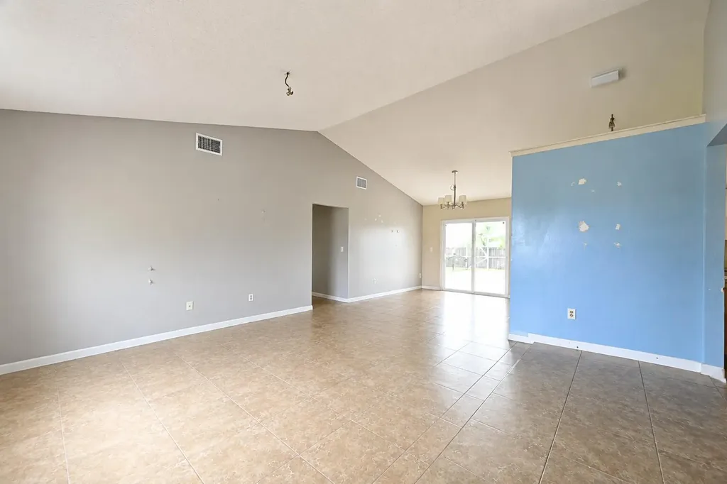 392 SE Crosspoint Drive Port St Lucie FL 34983