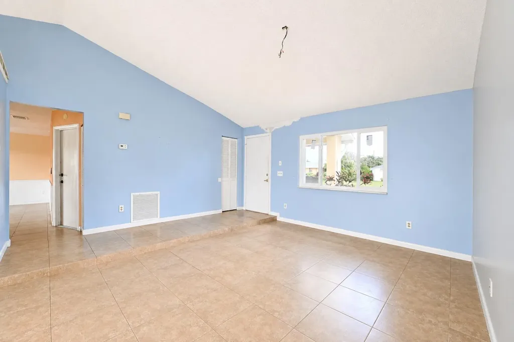 392 SE Crosspoint Drive Port St Lucie FL 34983