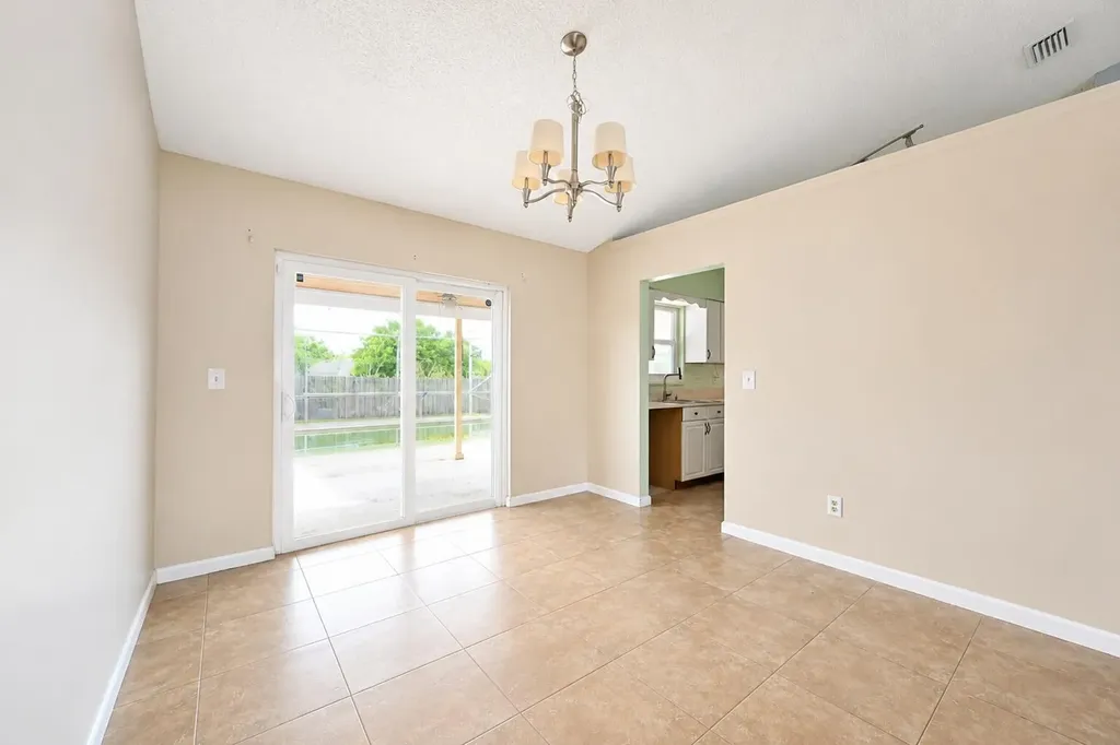 392 SE Crosspoint Drive Port St Lucie FL 34983