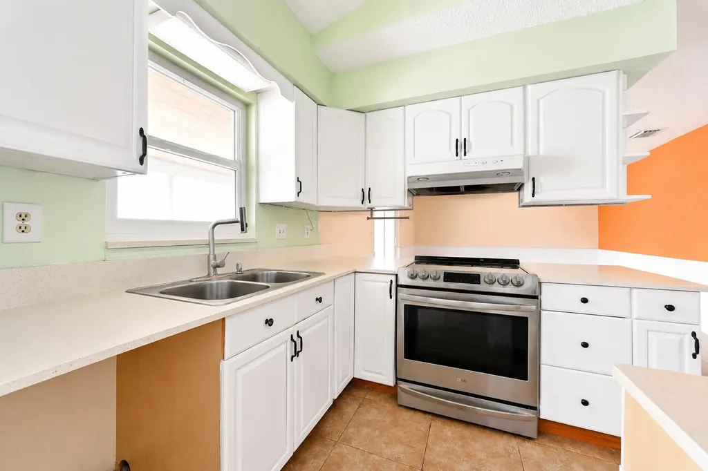 392 SE Crosspoint Drive Port St Lucie FL 34983