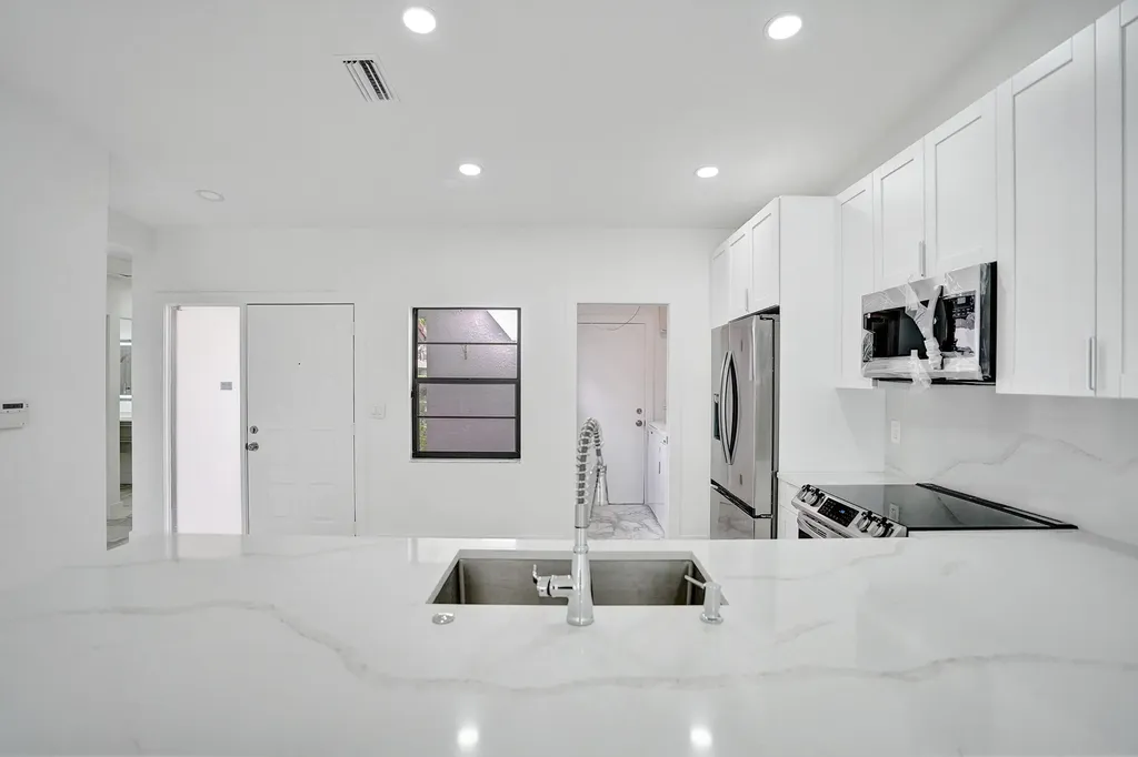 6128 Kings Gate Circle Delray Beach FL 33484