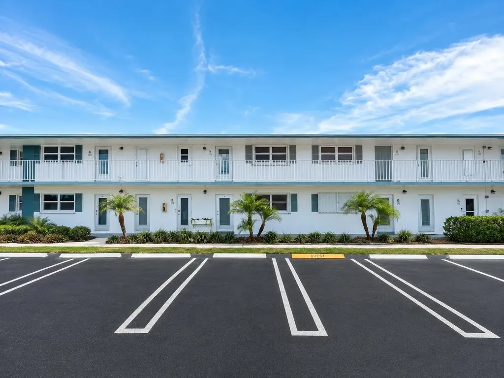 1114 Lake Terrace Boynton Beach FL 33426
