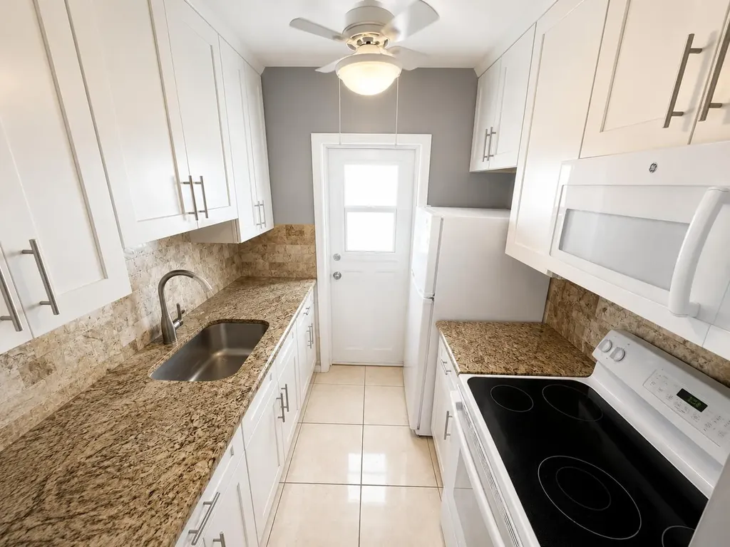 1114 Lake Terrace Boynton Beach FL 33426