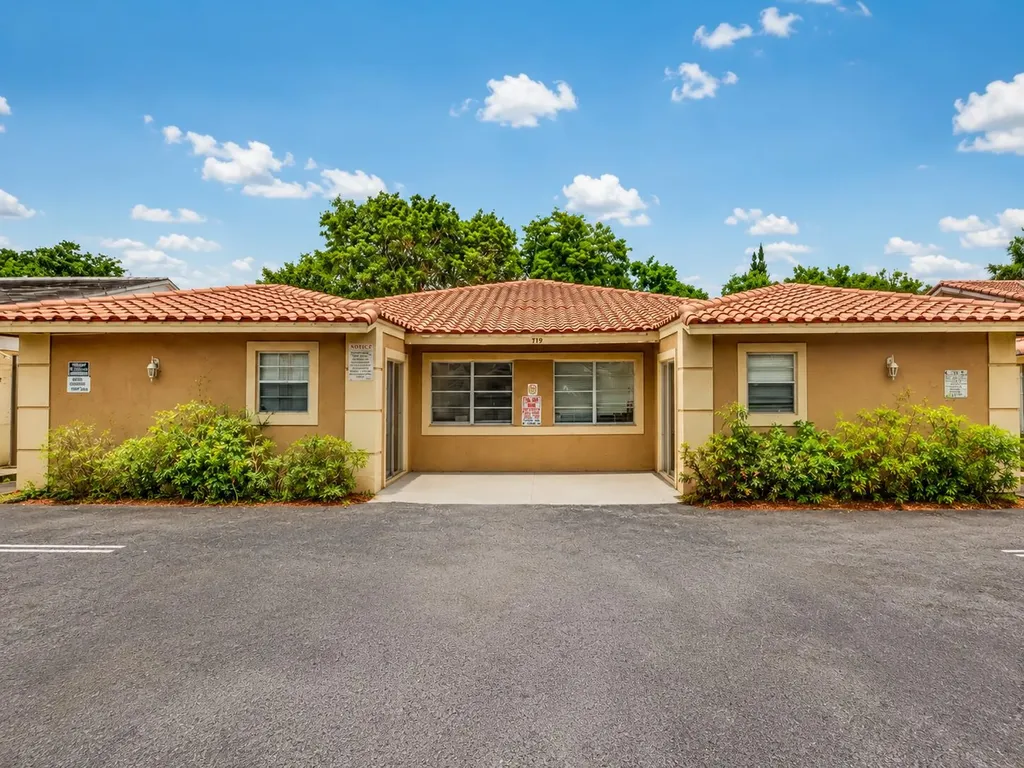 4125 Woodside Drive Coral Springs FL 33065