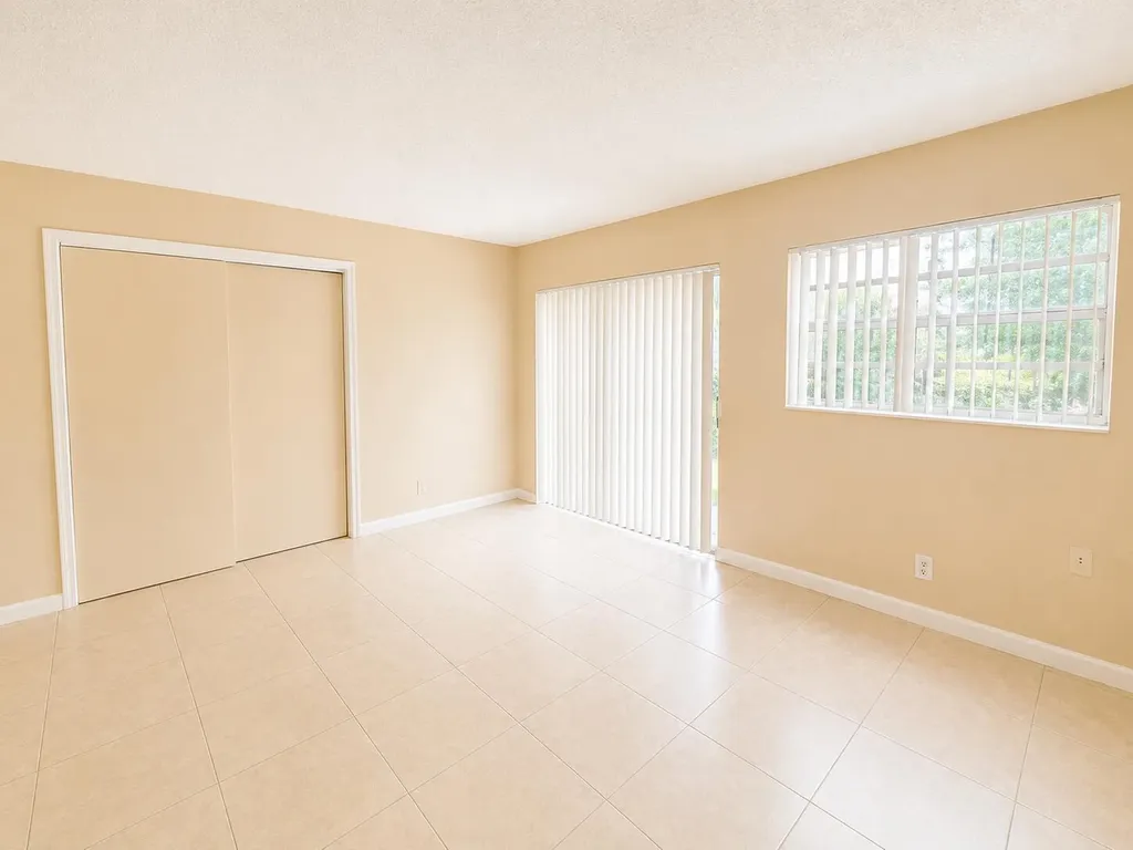 4125 Woodside Drive Coral Springs FL 33065