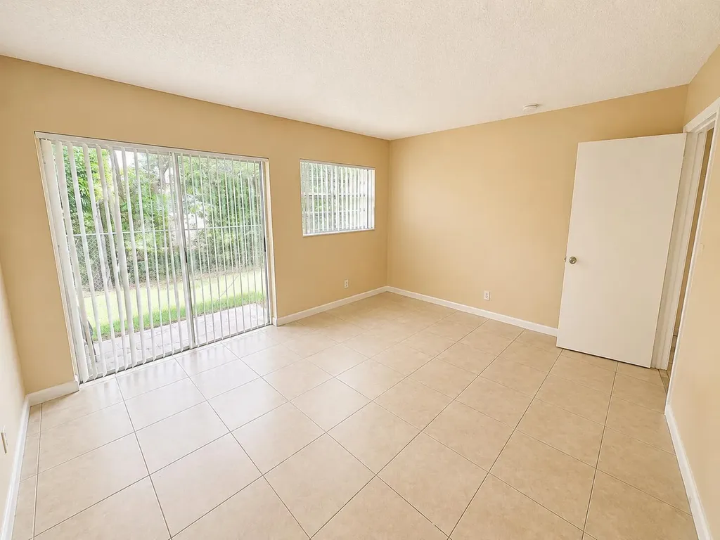 4125 Woodside Drive Coral Springs FL 33065
