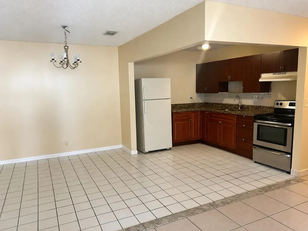 4125 Woodside Drive Coral Springs FL 33065