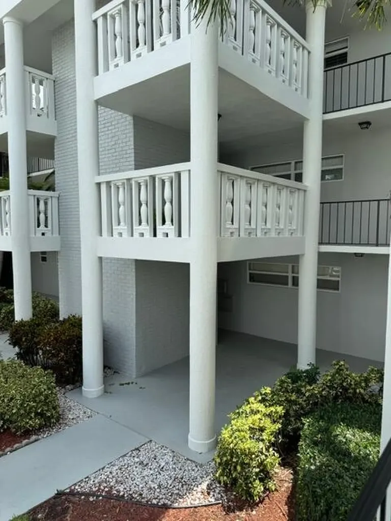 29 Colonial Club Drive Boynton Beach FL 33435