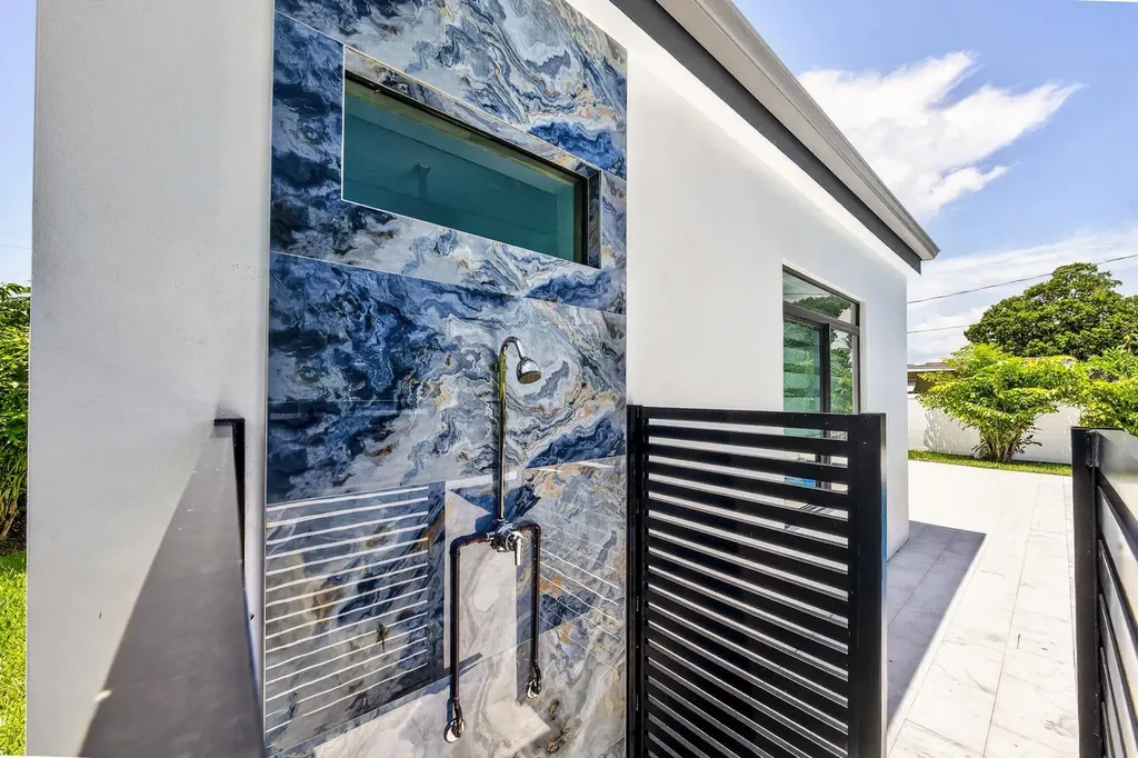 3933 Washington Street Hollywood FL 33021