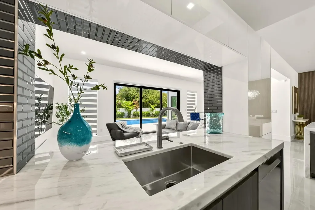 3933 Washington Street Hollywood FL 33021