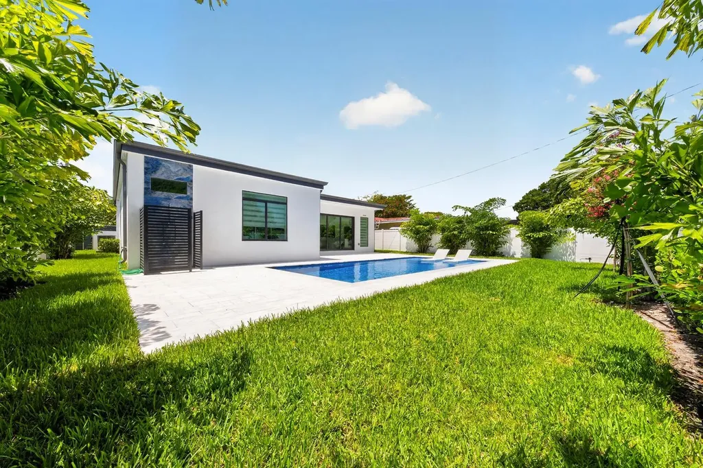 3933 Washington Street Hollywood FL 33021