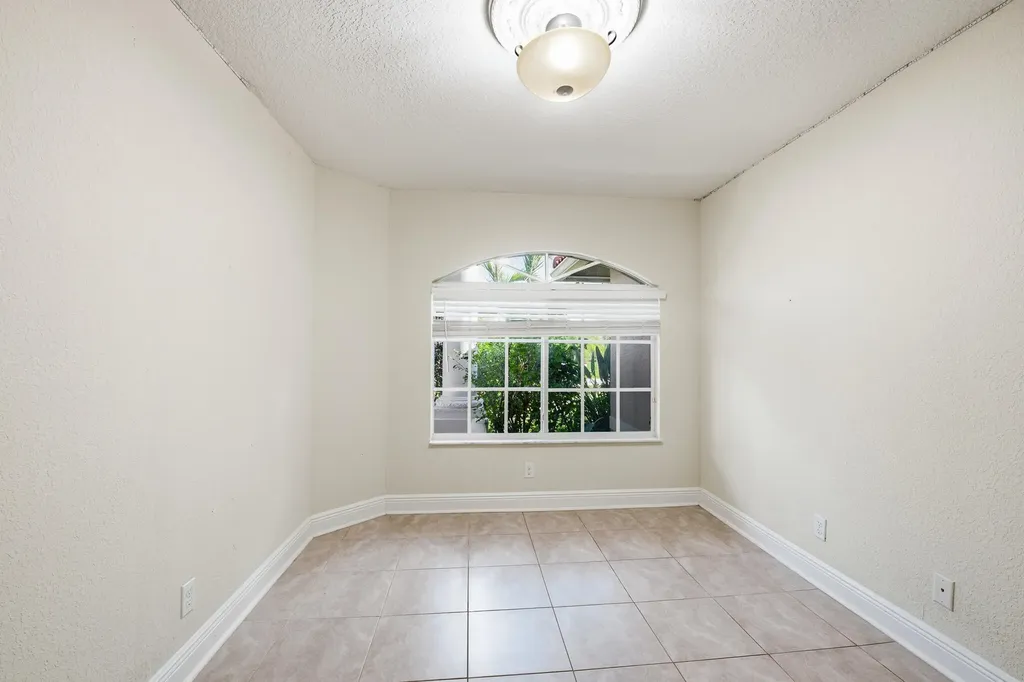 5476 NW Boydga Avenue Port St Lucie FL 34986