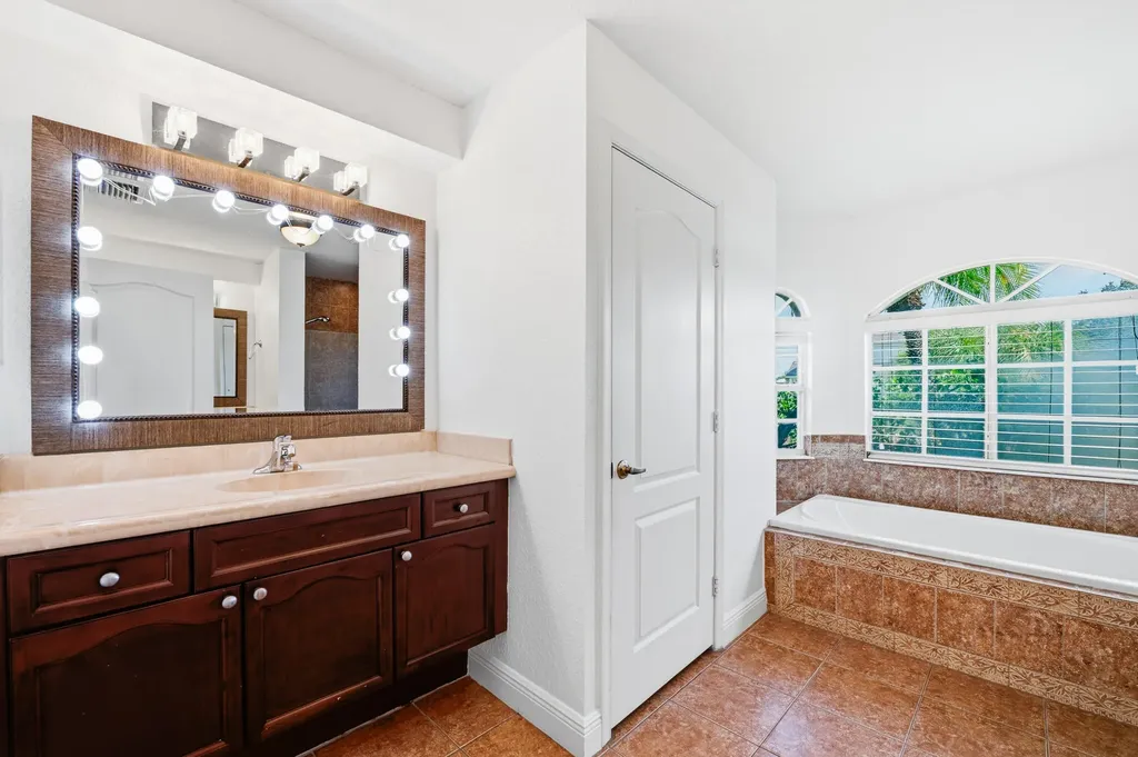 5476 NW Boydga Avenue Port St Lucie FL 34986