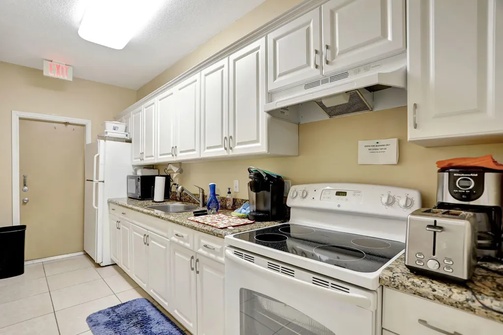 6048 Coral Lake Drive Margate FL 33063