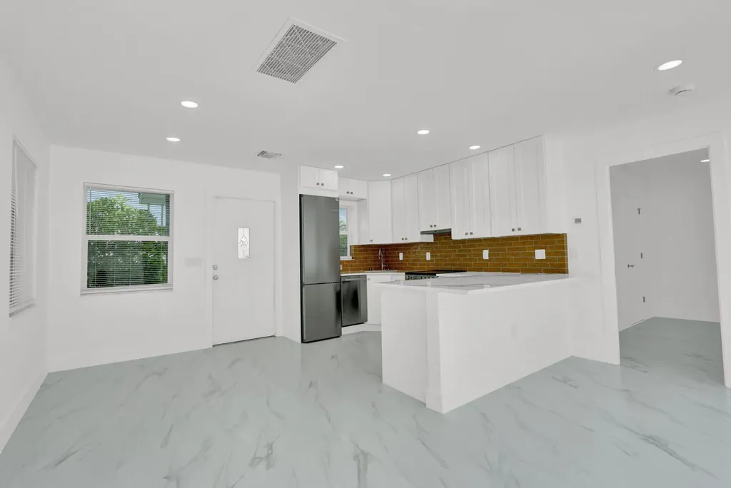 10084 Meridian Way N Palm Beach Gardens FL 33410