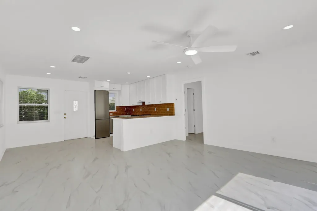 10084 Meridian Way N Palm Beach Gardens FL 33410