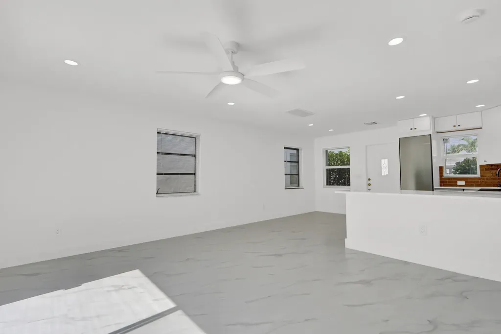 10084 Meridian Way N Palm Beach Gardens FL 33410