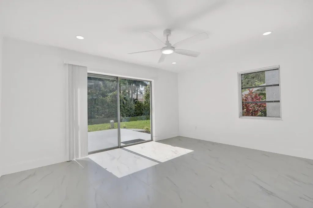 10084 Meridian Way N Palm Beach Gardens FL 33410