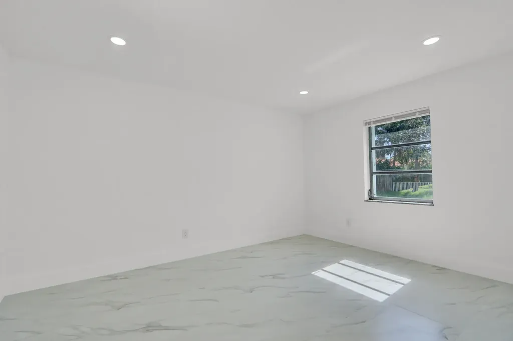 10084 Meridian Way N Palm Beach Gardens FL 33410