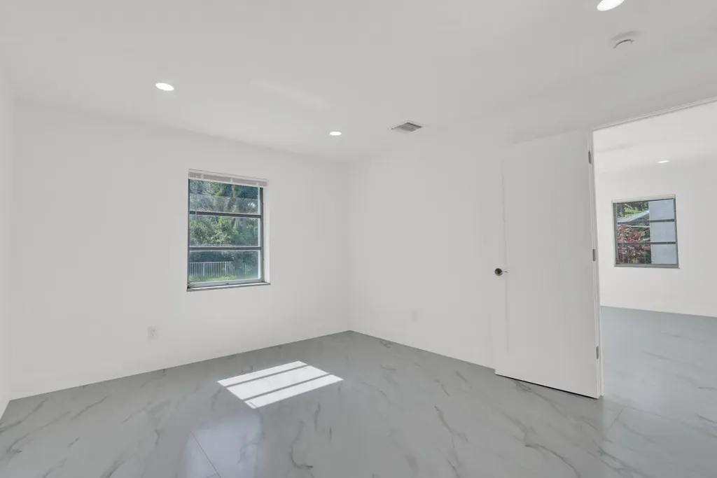 10084 Meridian Way N Palm Beach Gardens FL 33410